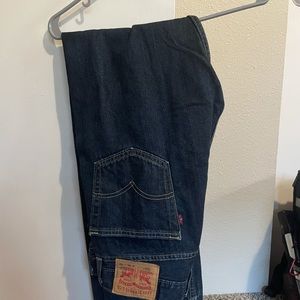 Levis dark wash jeans